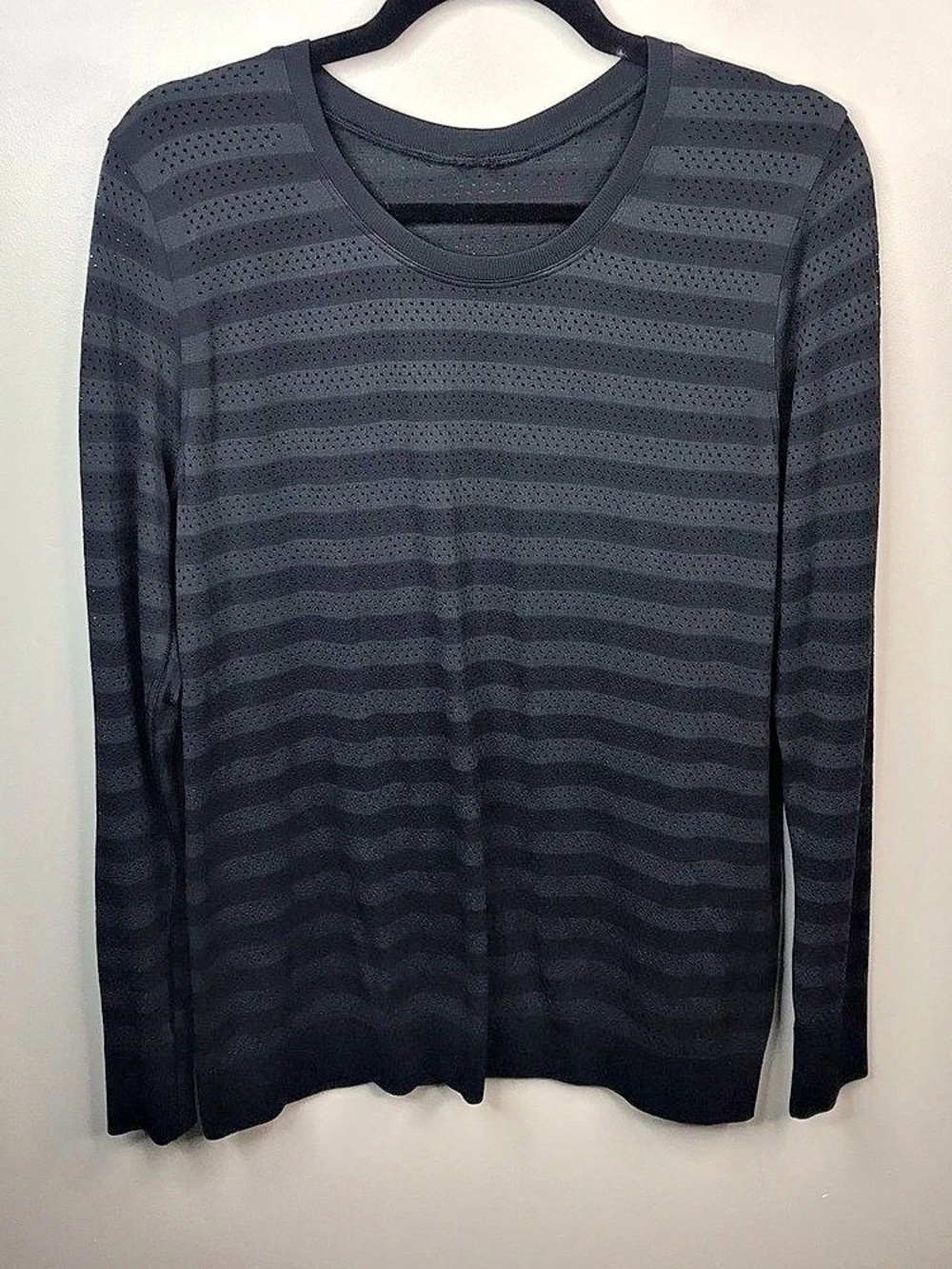 lululemon Women's Long Sleeve Top in Black and Gray Best for Sz 12/14 Like New